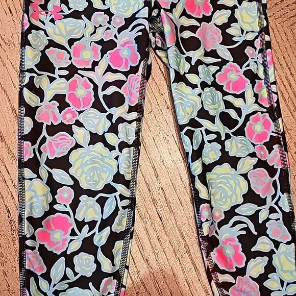Girls size S floral Under Armour leggings NWOT - Picture 4 of 13
